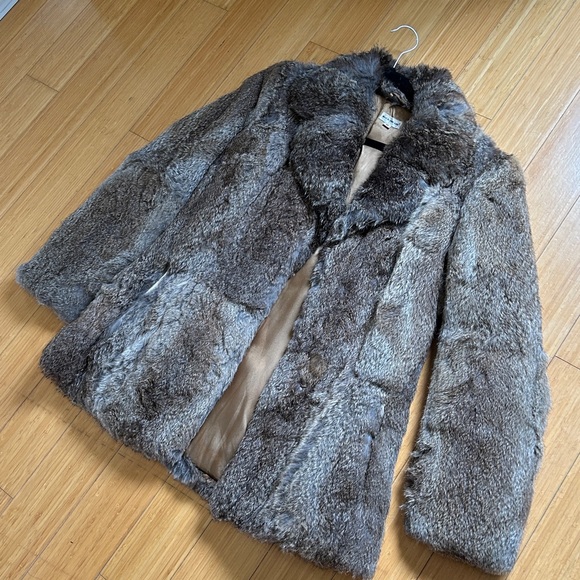 Luxurious Rabbit Fur Coat - Picture 4 of 6